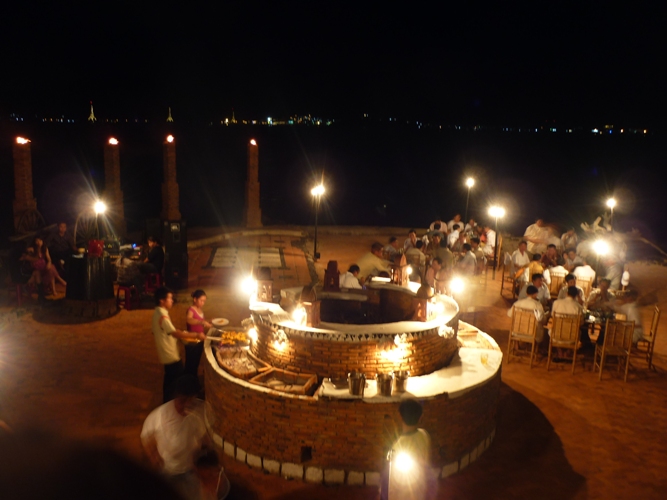NGẮM HOÀNG HÔN TRÊN VỊNH NHA TRANG